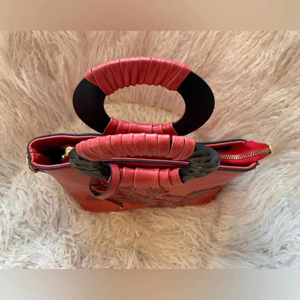 N/A red leather